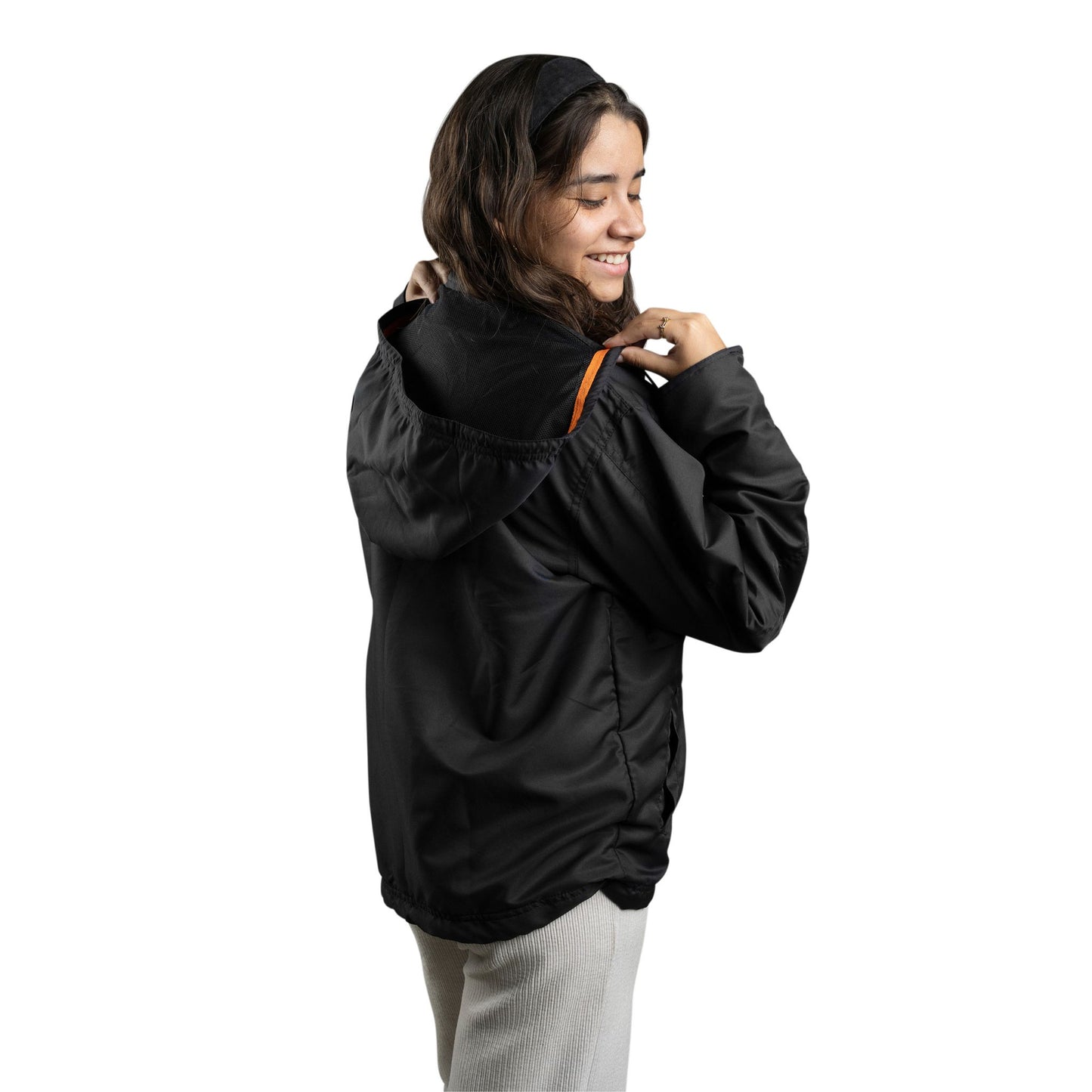 CASACA CORTAVIENTO CON CAPUCHA UNISEX NEGRO